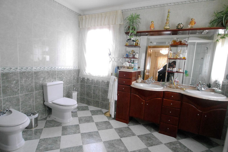 Se vende Finca - Cortijo de 5 dormitorios en Costa Del Sol, Málaga, España