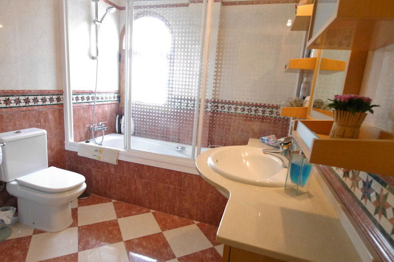Se vende Finca - Cortijo de 5 dormitorios en Costa Del Sol, Málaga, España