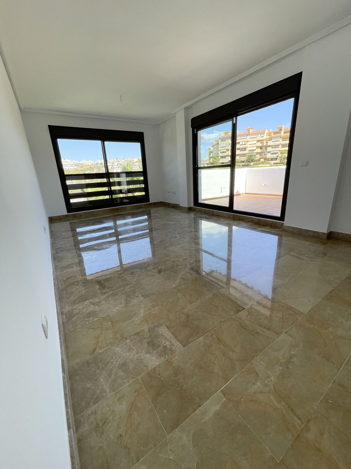 Se vende Apartamento Planta Media de 3 dormitorios en Costa Del Sol, Málaga, España