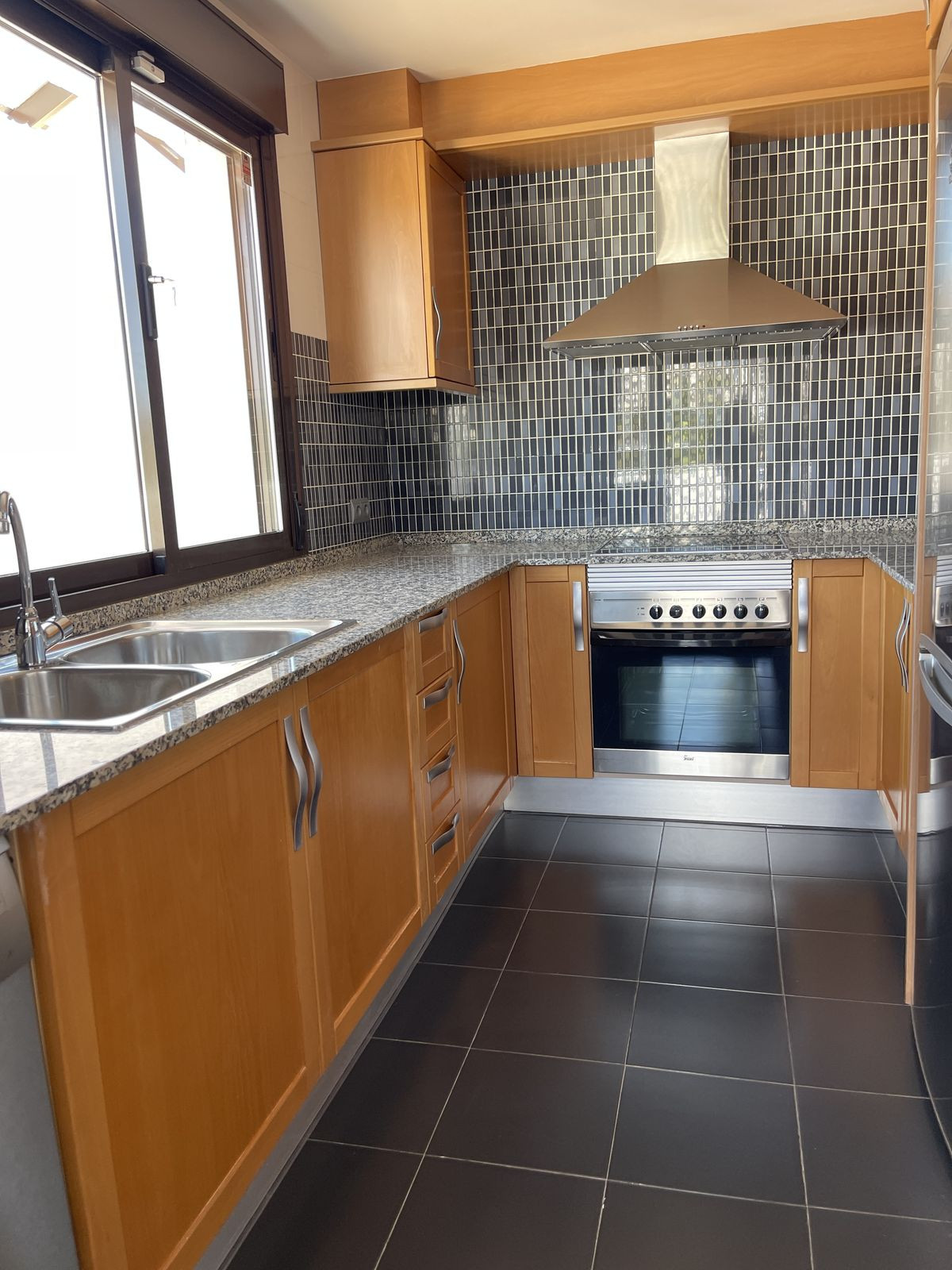 Se vende Apartamento Planta Media de 3 dormitorios en Costa Del Sol, Málaga, España