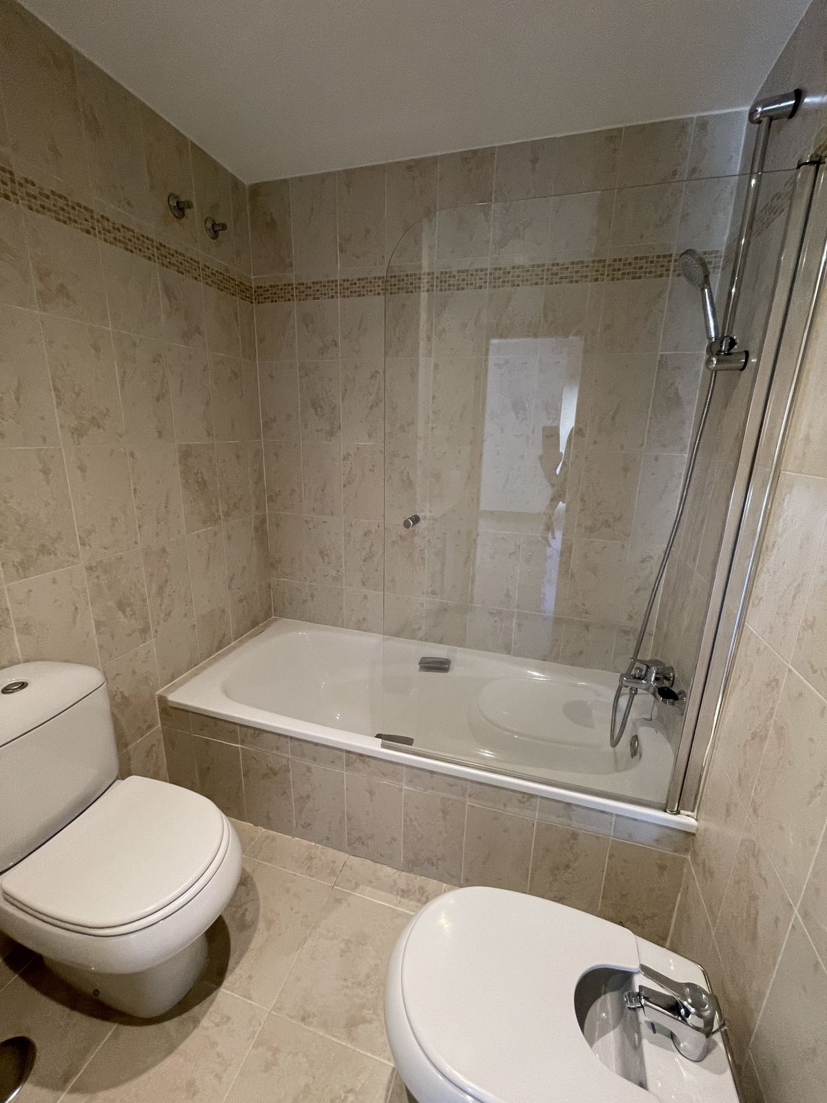 Se vende Apartamento Planta Media de 3 dormitorios en Costa Del Sol, Málaga, España