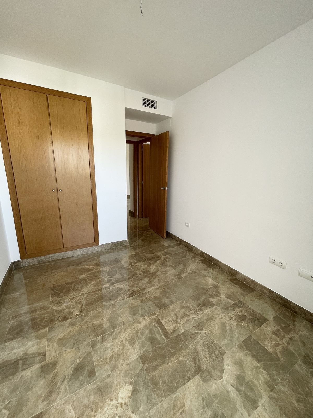 Se vende Apartamento Planta Media de 3 dormitorios en Costa Del Sol, Málaga, España