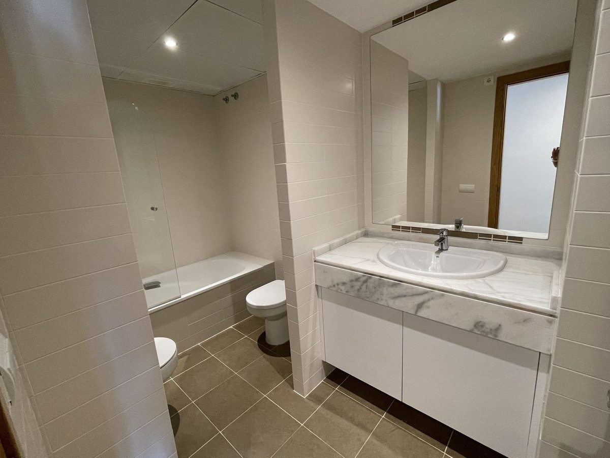 Se vende Apartamento Planta Media de 3 dormitorios en Costa Del Sol, Málaga, España