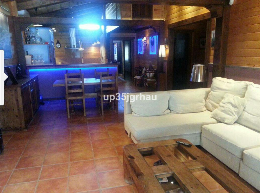 3 Bed Apartment for sale in Estepona Costa Del Sol, Málaga, Spain