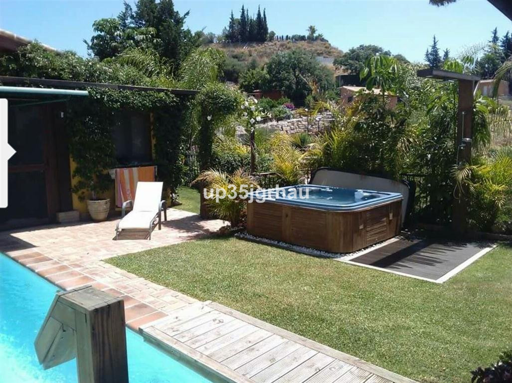 3 Bed Apartment for sale in Estepona Costa Del Sol, Málaga, Spain
