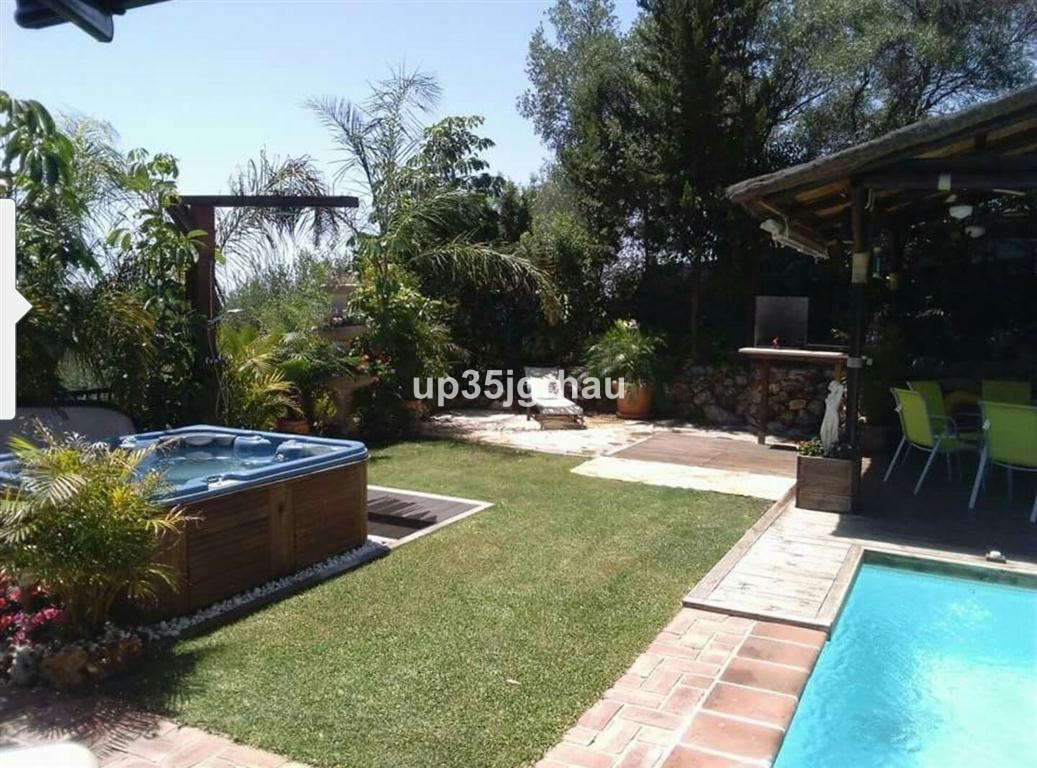 3 Bed Apartment for sale in Estepona Costa Del Sol, Málaga, Spain