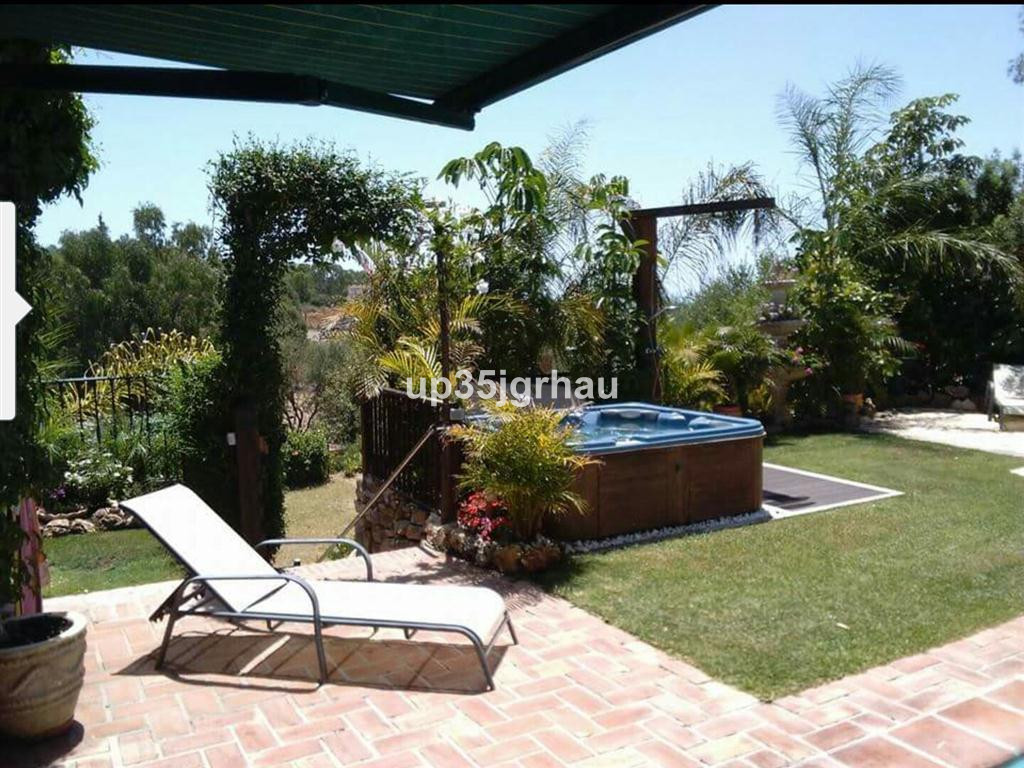 3 Bed Apartment for sale in Estepona Costa Del Sol, Málaga, Spain