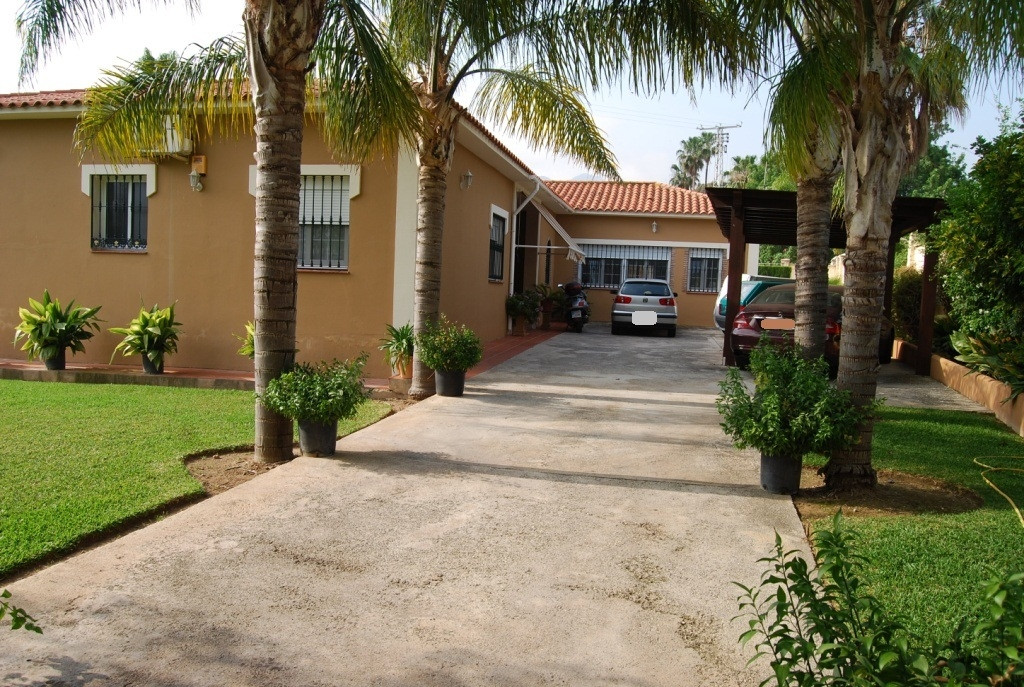 Se vende Villa - Chalet de 4 dormitorios en Costa Del Sol, Málaga, España