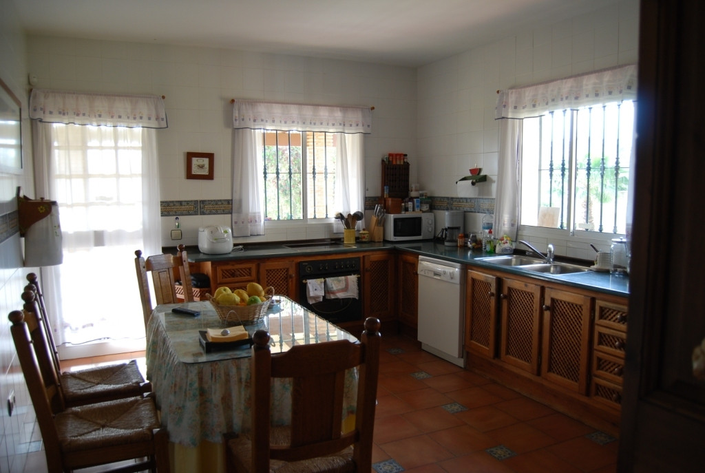 Se vende Villa - Chalet de 4 dormitorios en Costa Del Sol, Málaga, España