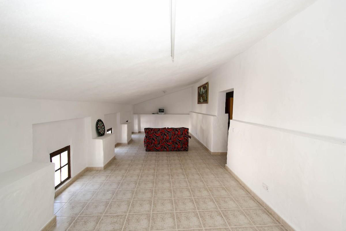 7 Bed Townhouse for sale in Guaro Costa Del Sol, Málaga, Spain