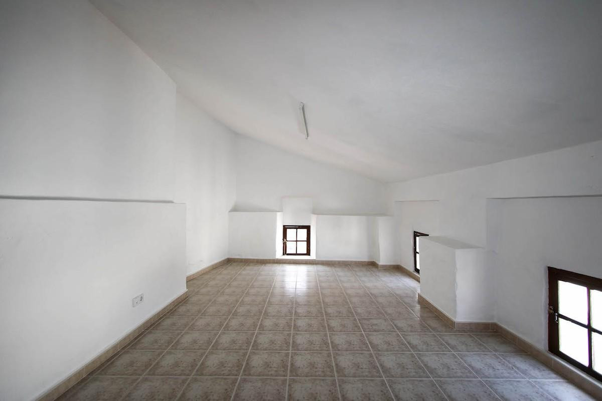 7 Bed Townhouse for sale in Guaro Costa Del Sol, Málaga, Spain