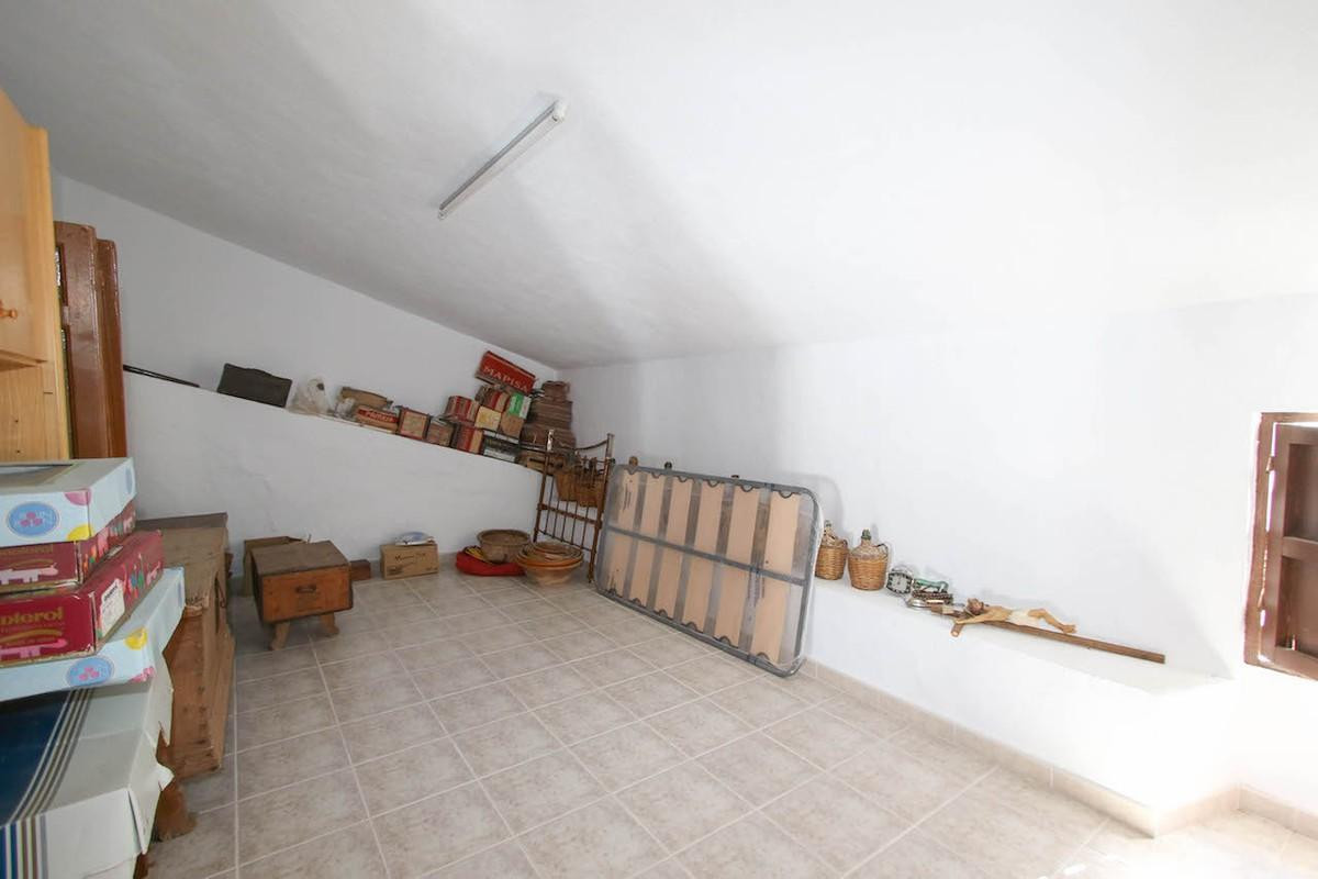 7 Bed Townhouse for sale in Guaro Costa Del Sol, Málaga, Spain