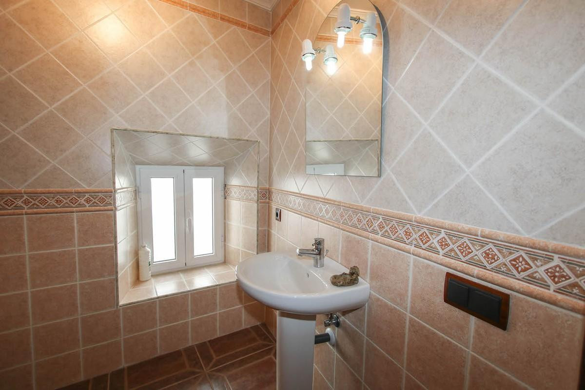 7 Bed Townhouse for sale in Guaro Costa Del Sol, Málaga, Spain