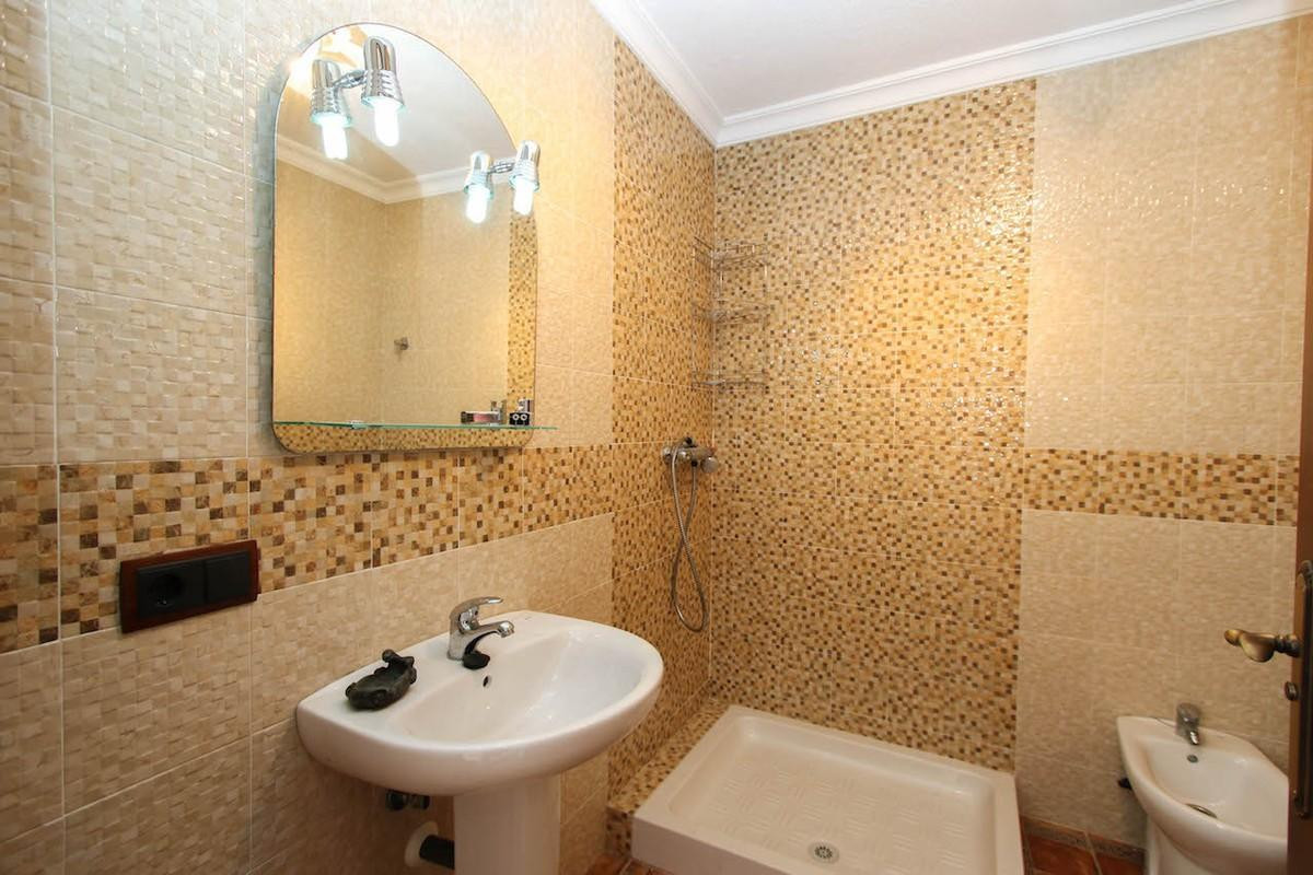 7 Bed Townhouse for sale in Guaro Costa Del Sol, Málaga, Spain