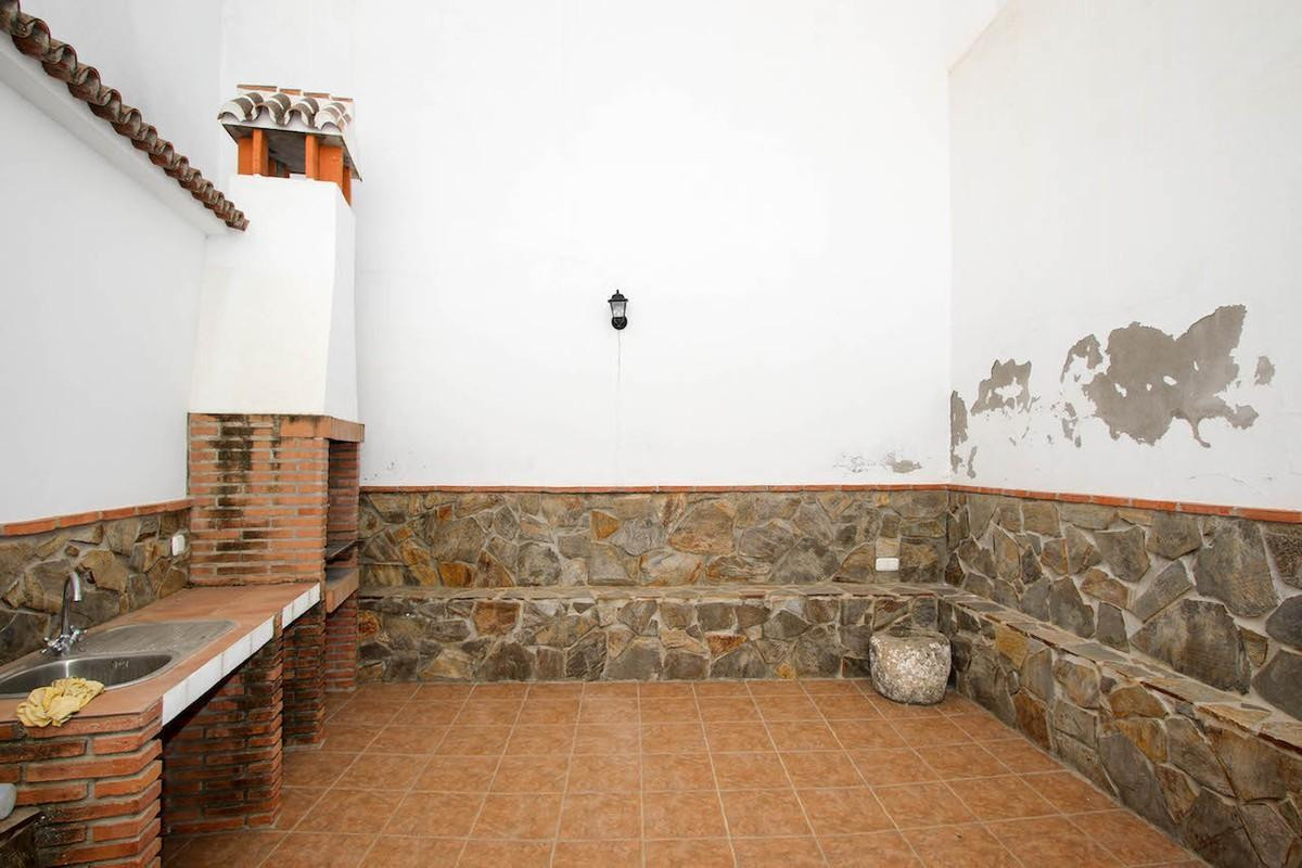 7 Bed Townhouse for sale in Guaro Costa Del Sol, Málaga, Spain