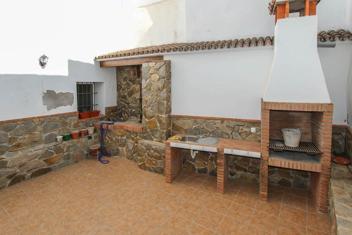 7 Bed Townhouse for sale in Guaro Costa Del Sol, Málaga, Spain