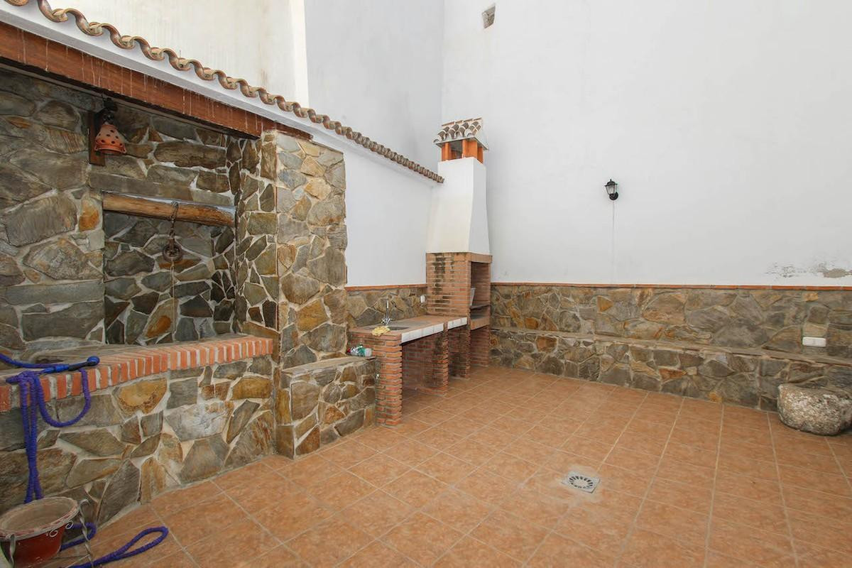 7 Bed Townhouse for sale in Guaro Costa Del Sol, Málaga, Spain
