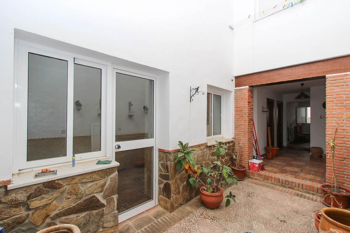 7 Bed Townhouse for sale in Guaro Costa Del Sol, Málaga, Spain