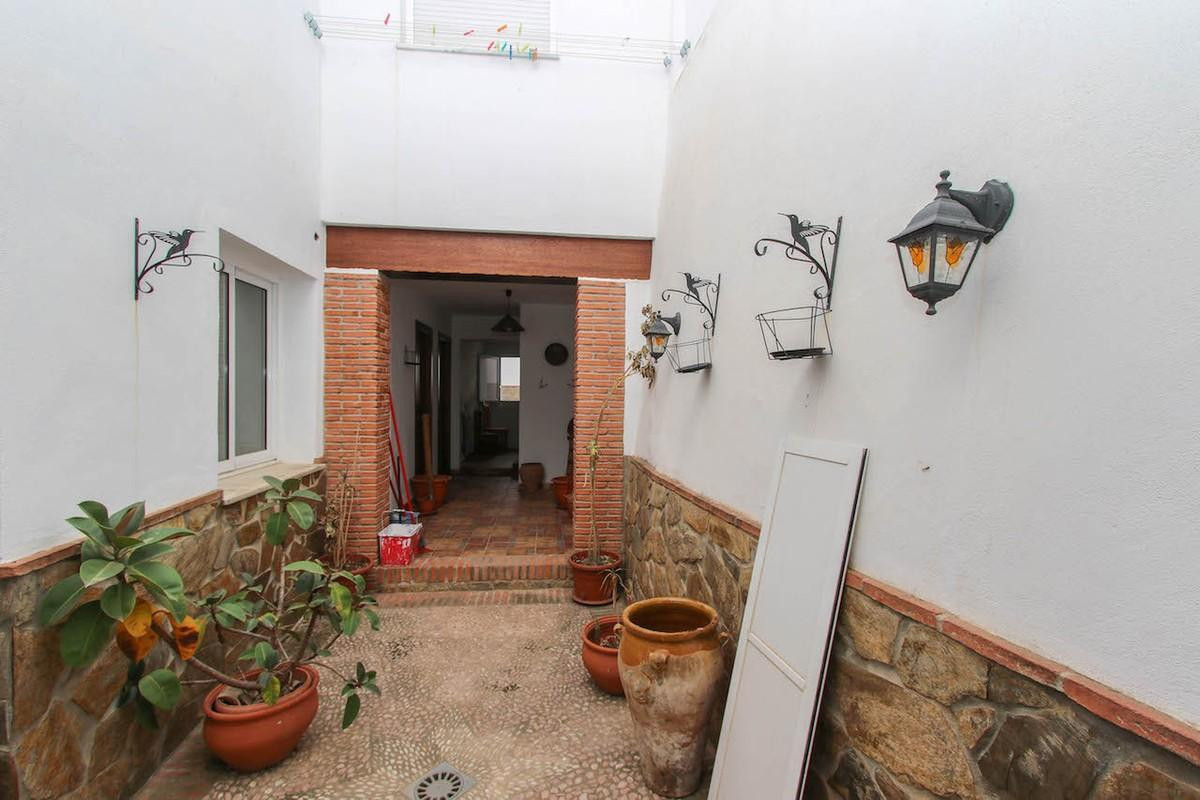 7 Bed Townhouse for sale in Guaro Costa Del Sol, Málaga, Spain