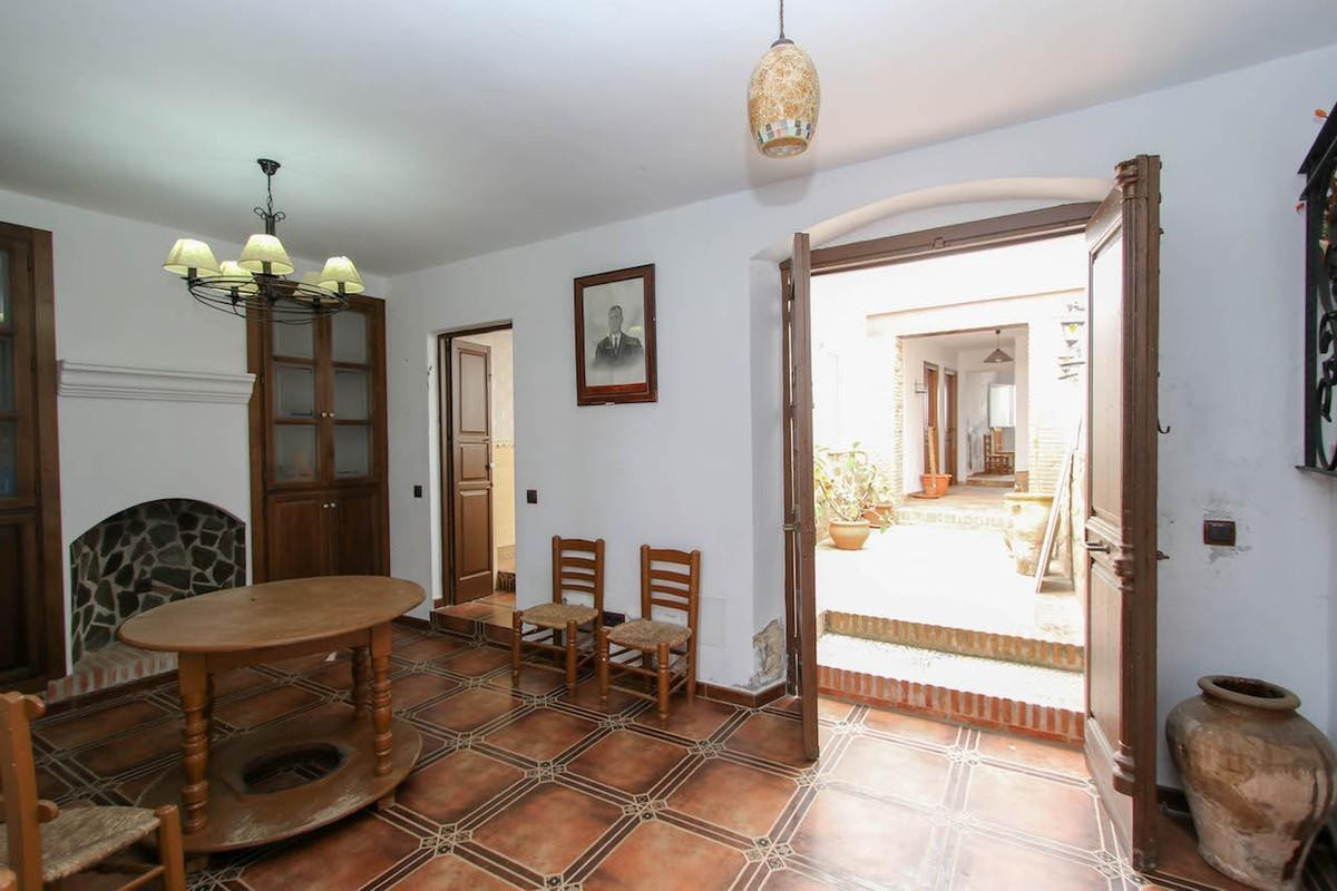 7 Bed Townhouse for sale in Guaro Costa Del Sol, Málaga, Spain
