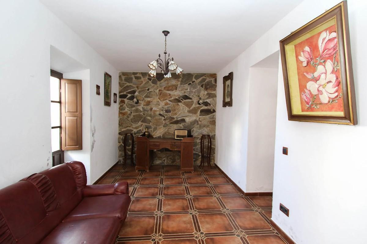 7 Bed Townhouse for sale in Guaro Costa Del Sol, Málaga, Spain