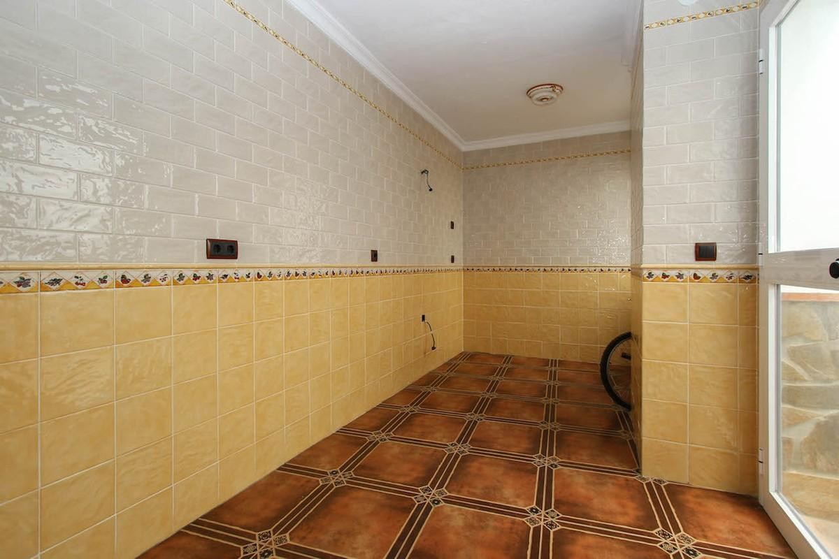 7 Bed Townhouse for sale in Guaro Costa Del Sol, Málaga, Spain