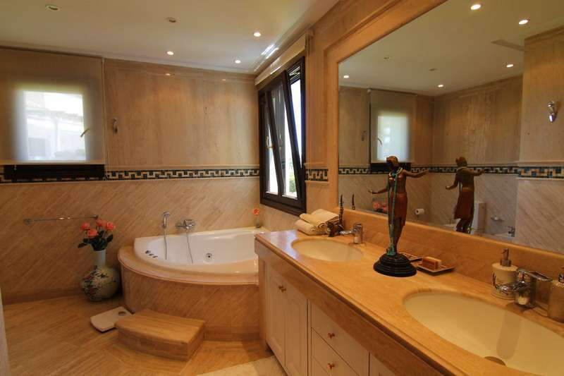2 Bed Apartment for sale in Sierra Blanca Costa Del Sol, Málaga, Spain
