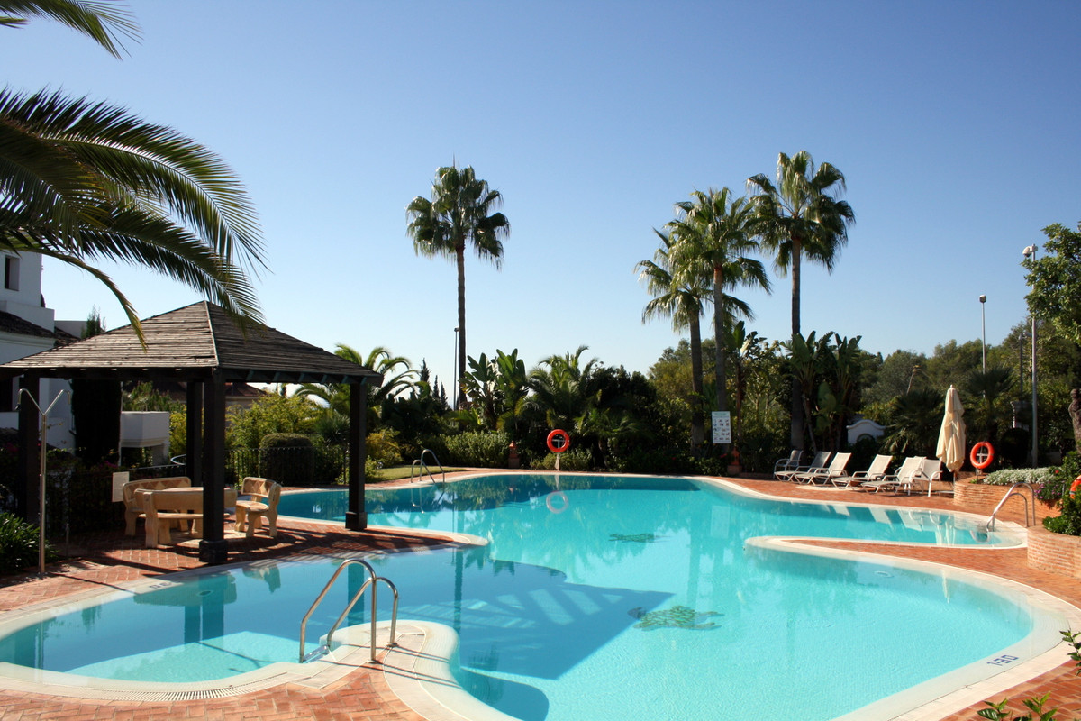 2 Bed Apartment for sale in Sierra Blanca Costa Del Sol, Málaga, Spain