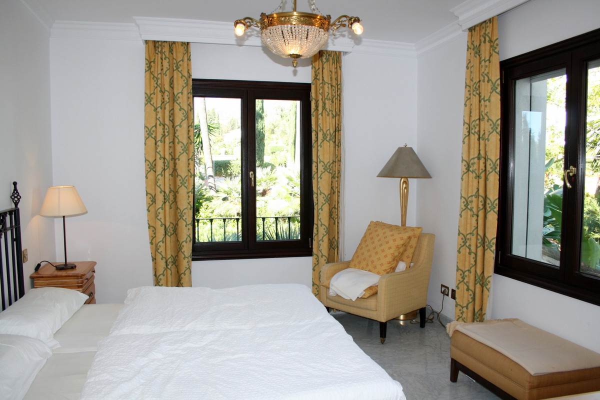 2 Bed Apartment for sale in Sierra Blanca Costa Del Sol, Málaga, Spain