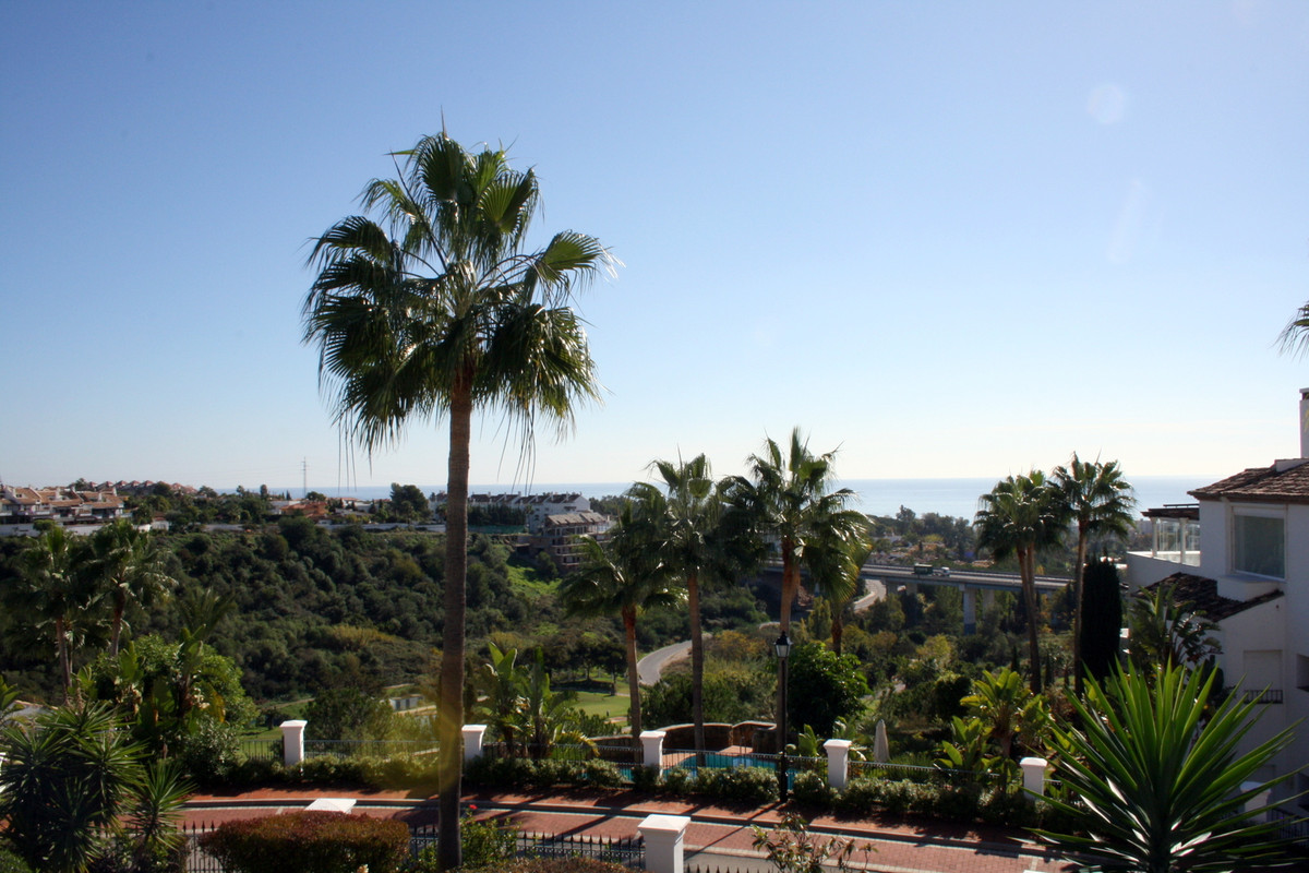2 Bed Apartment for sale in Sierra Blanca Costa Del Sol, Málaga, Spain