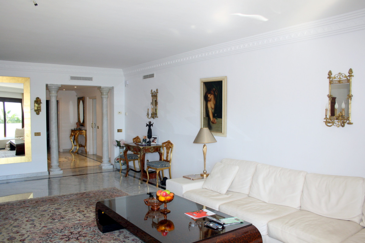 2 Bed Apartment for sale in Sierra Blanca Costa Del Sol, Málaga, Spain