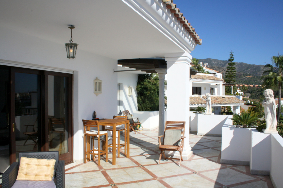 2 Bed Apartment for sale in Sierra Blanca Costa Del Sol, Málaga, Spain