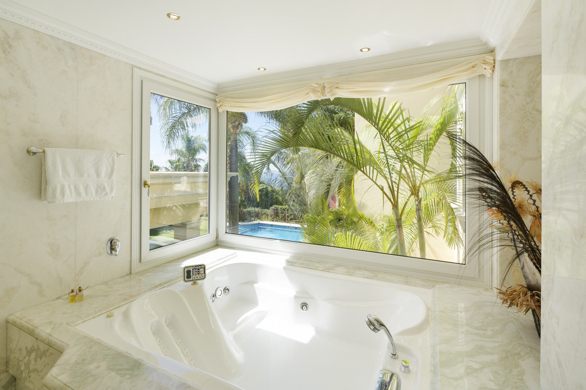 Se vende Villa - Chalet de 7 dormitorios en Costa Del Sol, Málaga, España