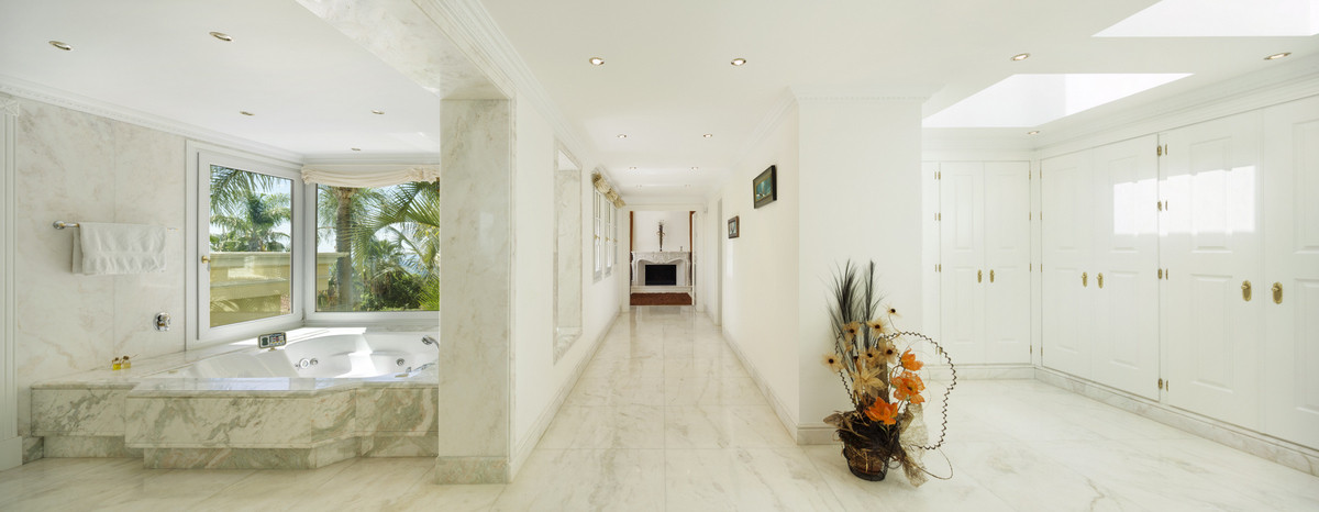 Se vende Villa - Chalet de 7 dormitorios en Costa Del Sol, Málaga, España