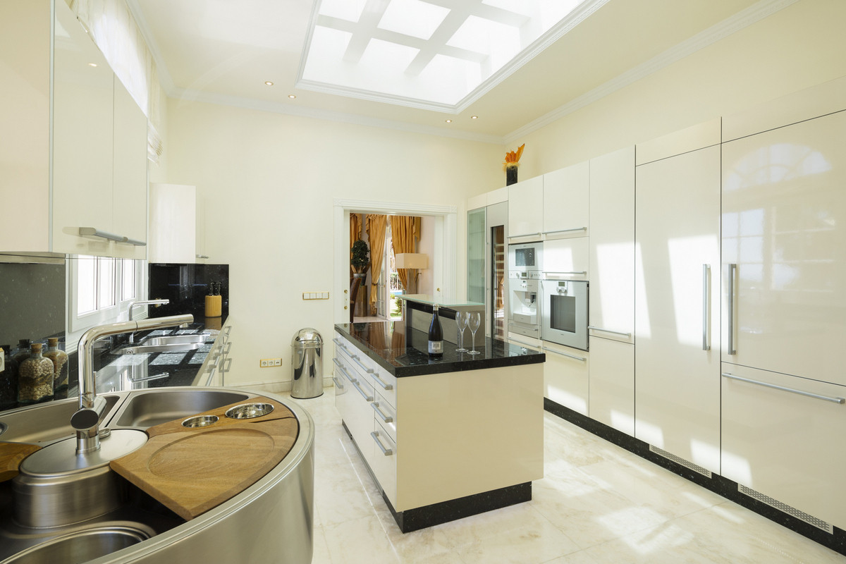 Se vende Villa - Chalet de 7 dormitorios en Costa Del Sol, Málaga, España