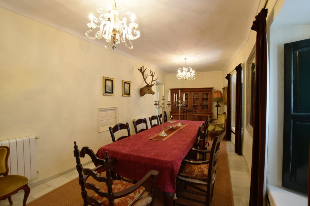 5 Bed Townhouse for sale in Ronda Costa Del Sol, Málaga, Spain