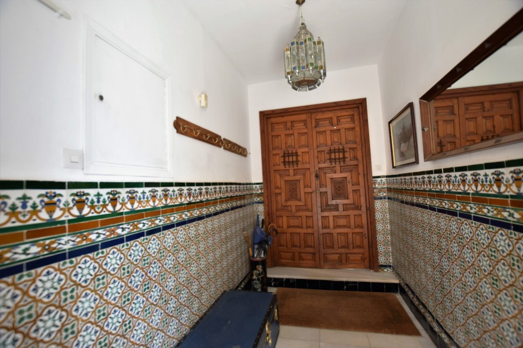 5 Bed Townhouse for sale in Ronda Costa Del Sol, Málaga, Spain