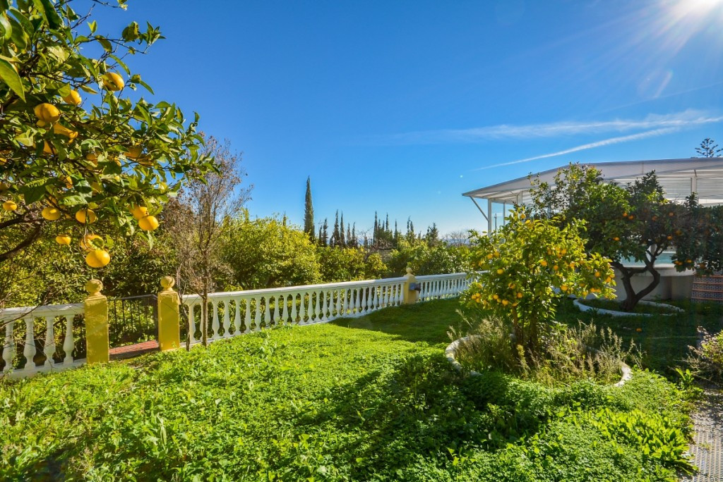 8 Bed Townhouse for sale in Estepona Costa Del Sol, Málaga, Spain