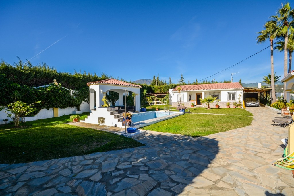 8 Bed Townhouse for sale in Estepona Costa Del Sol, Málaga, Spain