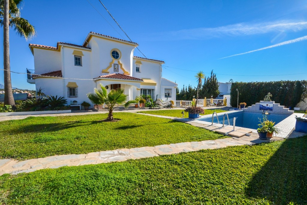 8 Bed Townhouse for sale in Estepona Costa Del Sol, Málaga, Spain