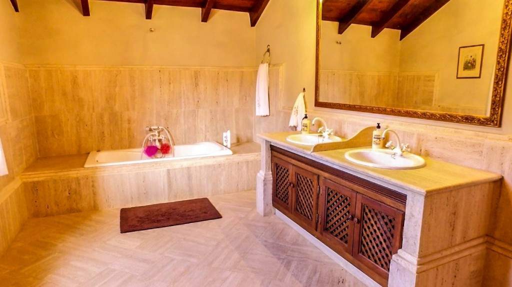 Se vende Finca - Cortijo de 7 dormitorios en Costa Del Sol, Málaga, España