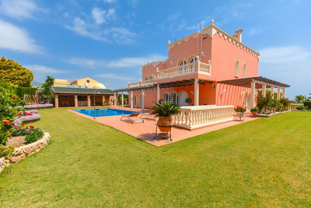 Se vende Villa - Chalet de 7 dormitorios en Costa Del Sol, Málaga, España