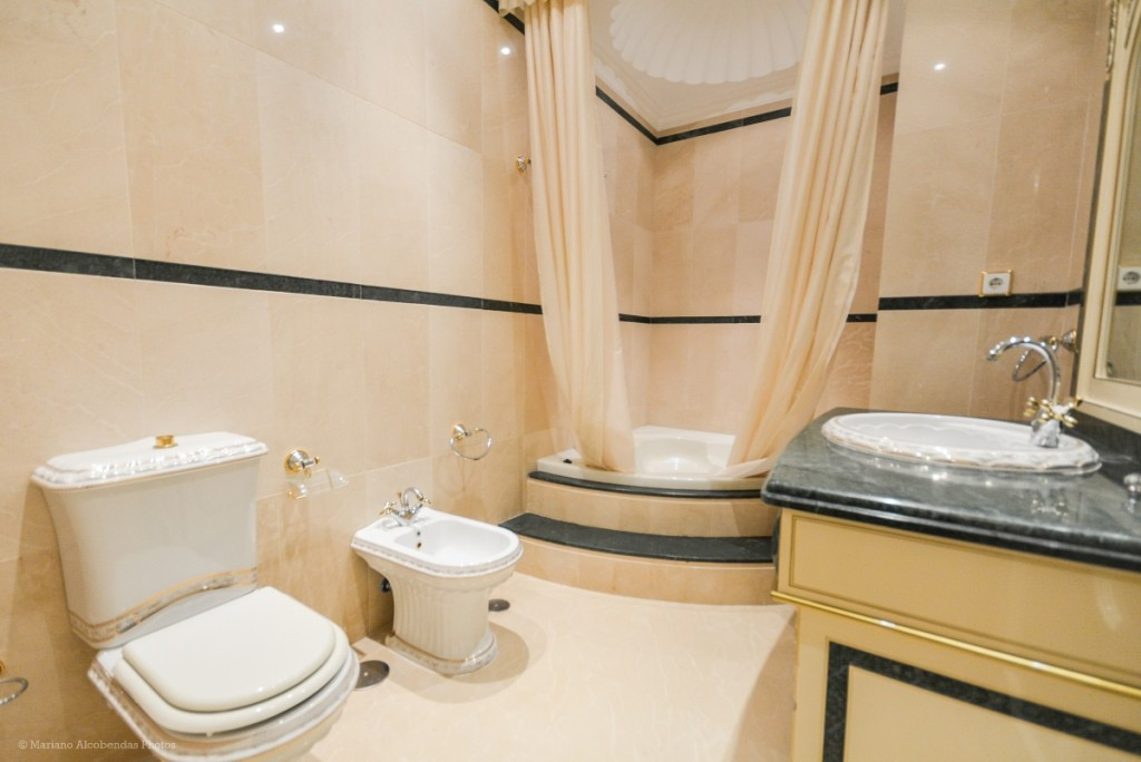 Se vende Villa - Chalet de 7 dormitorios en Costa Del Sol, Málaga, España