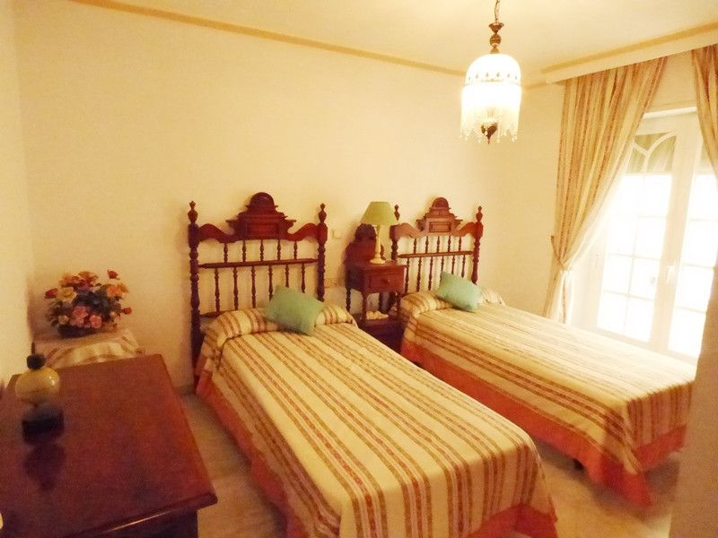 6 Bed Townhouse for sale in Marbella Costa Del Sol, Málaga, Spain