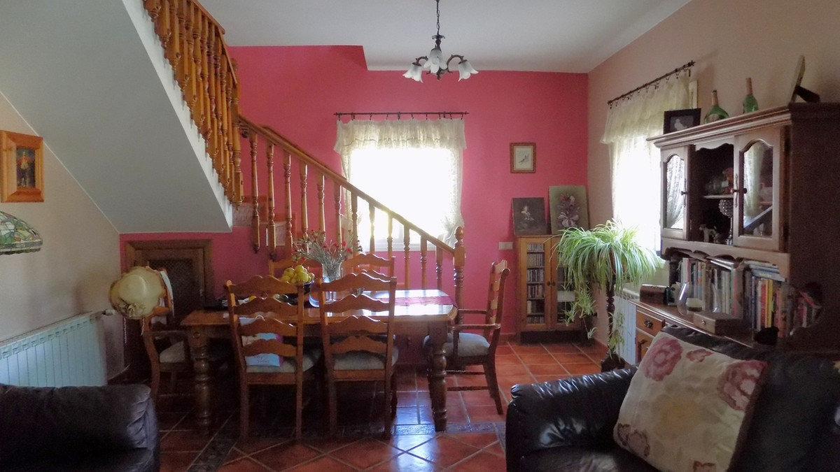 4 Bed Townhouse for sale in El Burgo Costa Del Sol, Málaga, Spain