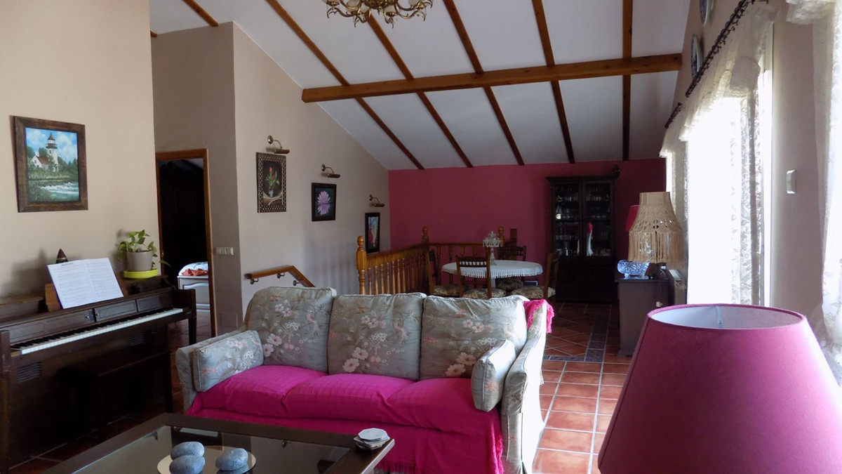 4 Bed Townhouse for sale in El Burgo Costa Del Sol, Málaga, Spain
