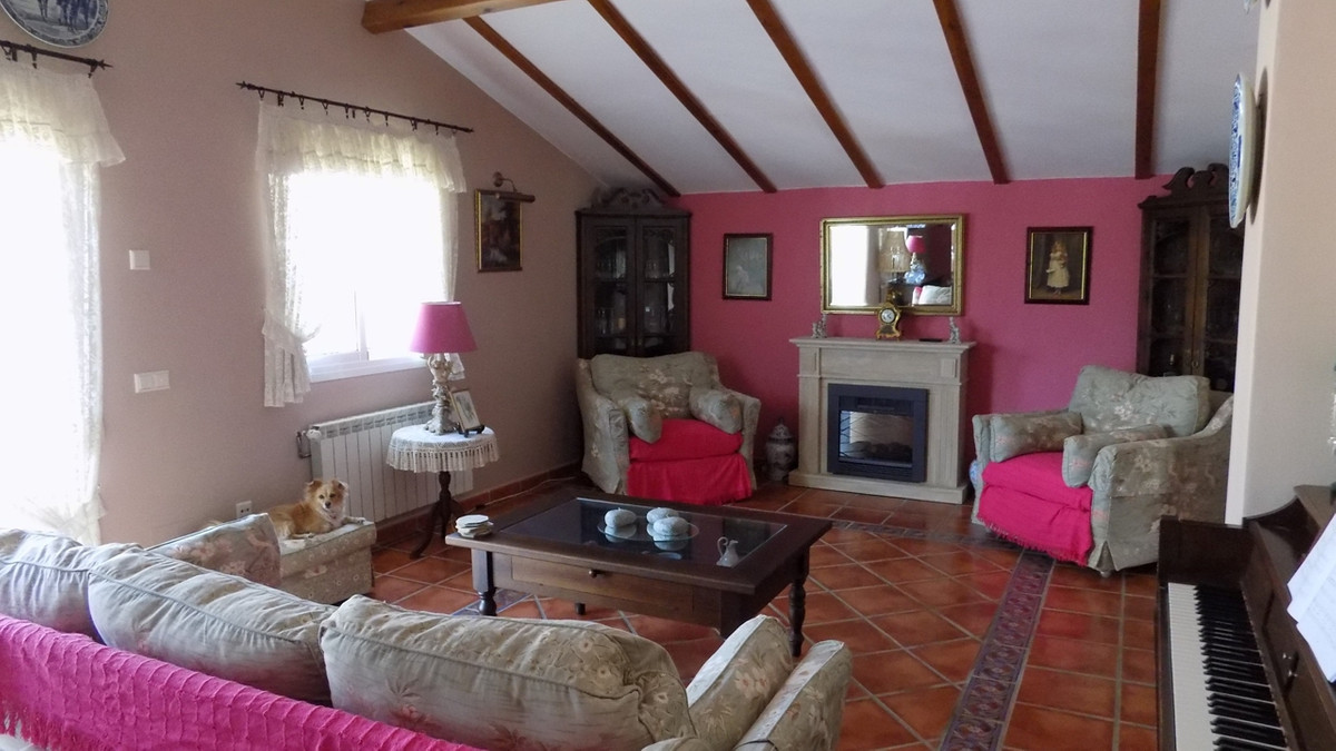 4 Bed Townhouse for sale in El Burgo Costa Del Sol, Málaga, Spain