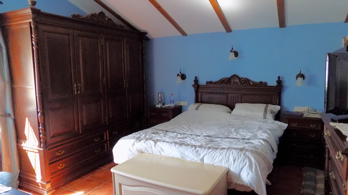 4 Bed Townhouse for sale in El Burgo Costa Del Sol, Málaga, Spain