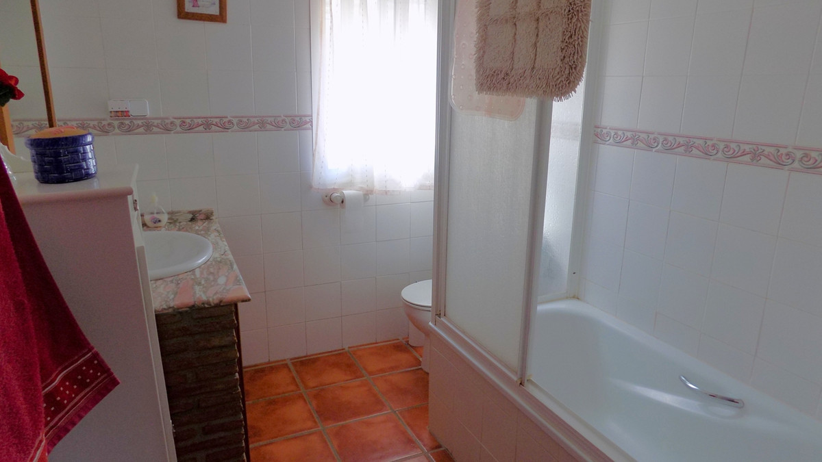 4 Bed Townhouse for sale in El Burgo Costa Del Sol, Málaga, Spain
