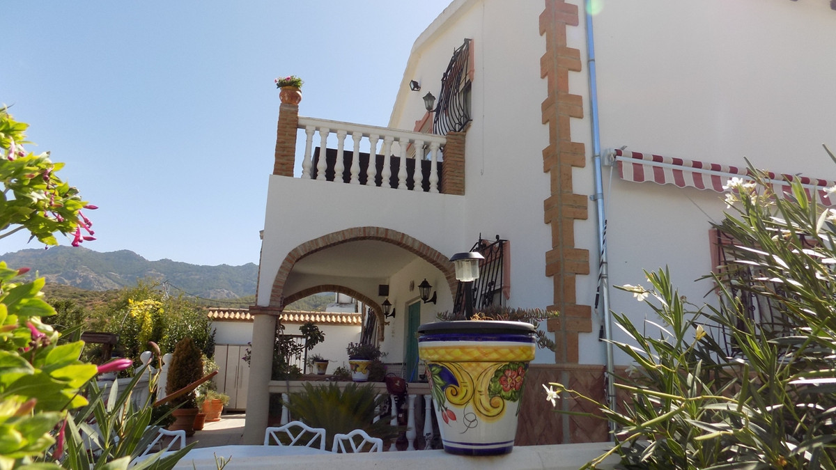 4 Bed Townhouse for sale in El Burgo Costa Del Sol, Málaga, Spain